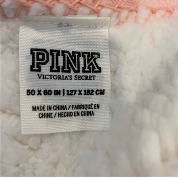 BNWT Pink VictoriasSecret Pink Camo Sherpa Blanket - Picture 3 of 4